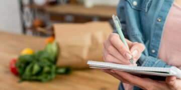 Lista de compras eficiente para gastar menos no mês