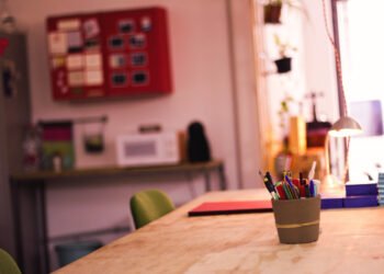 Como montar um cantinho de estudos simples e útil
