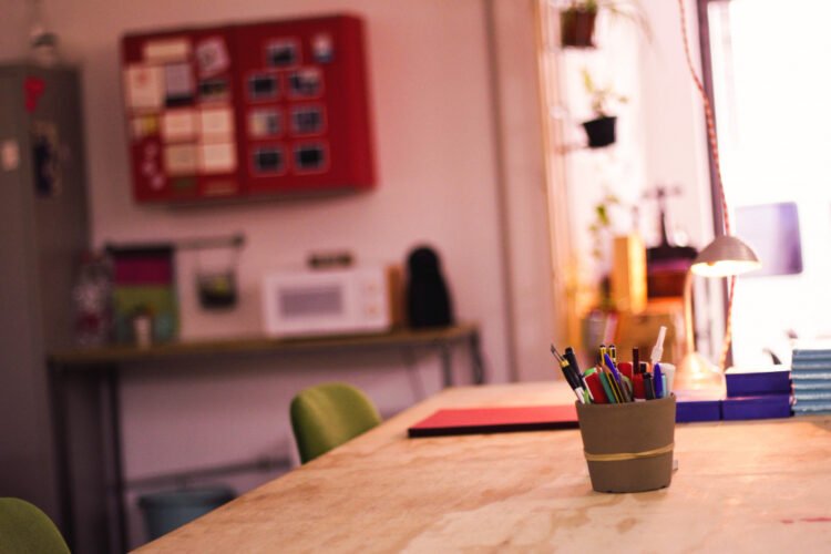 Como montar um cantinho de estudos simples e útil