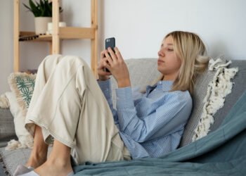 Como reduzir o tempo no celular sem viver frustrado