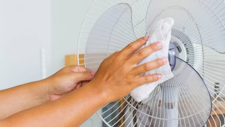 Como limpar ventilador sem espalhar poeira pela casa