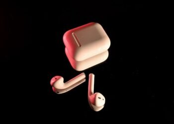 Como escolher fone Bluetooth barato sem cair em cilada
