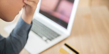 Como evitar golpes em compras online no dia a dia