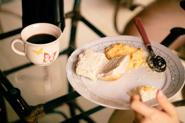 Café da manhã simples e barato para dias corridos
