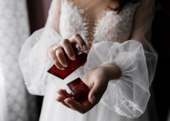 Como fazer o perfume durar mais tempo na pele
