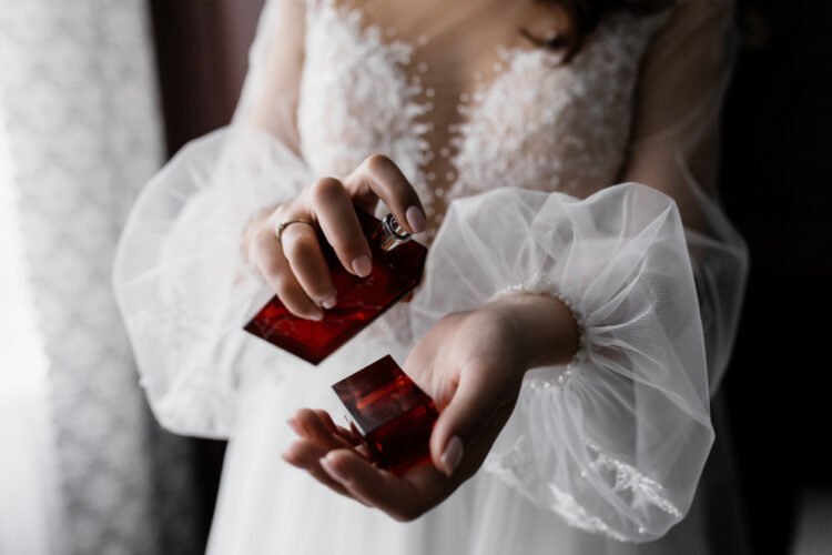 Como fazer o perfume durar mais tempo na pele