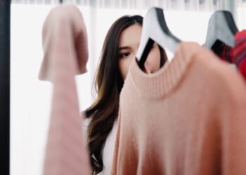 Peças curingas no guarda-roupa que salvam produções