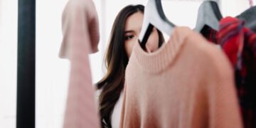 Peças curingas no guarda-roupa que salvam produções