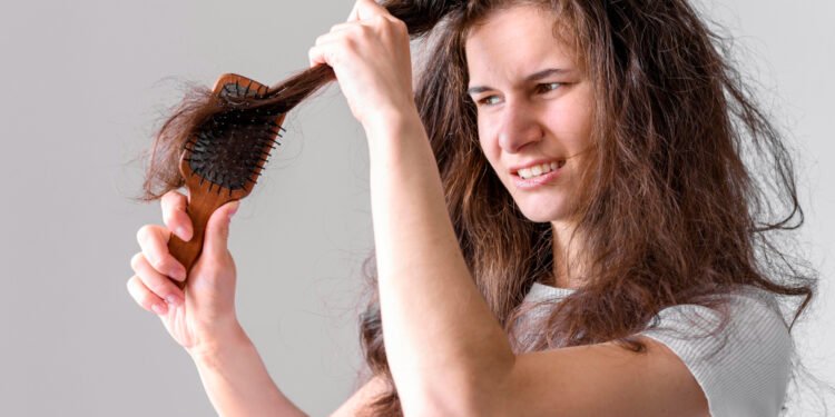Como diminuir o frizz do cabelo no dia a dia