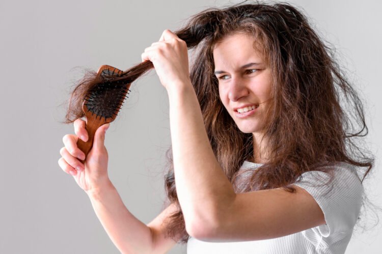 Como diminuir o frizz do cabelo no dia a dia