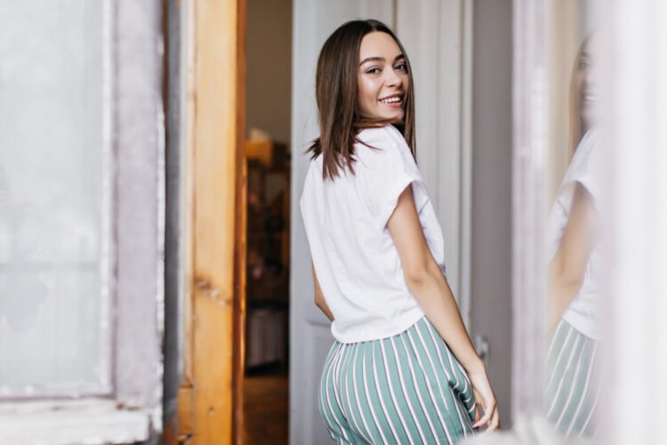 Como usar camisa branca sem deixar o look sem graça