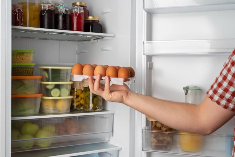 Como deixar a geladeira sem cheiro ruim por mais tempo