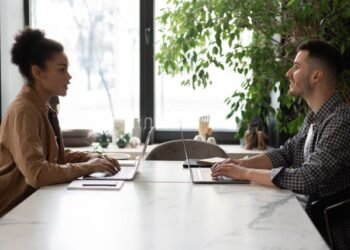 Como melhorar a comunicação no trabalho sem travar