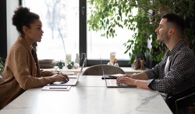 Como melhorar a comunicação no trabalho sem travar