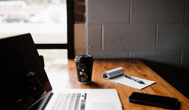 Como montar home office pequeno sem perder conforto